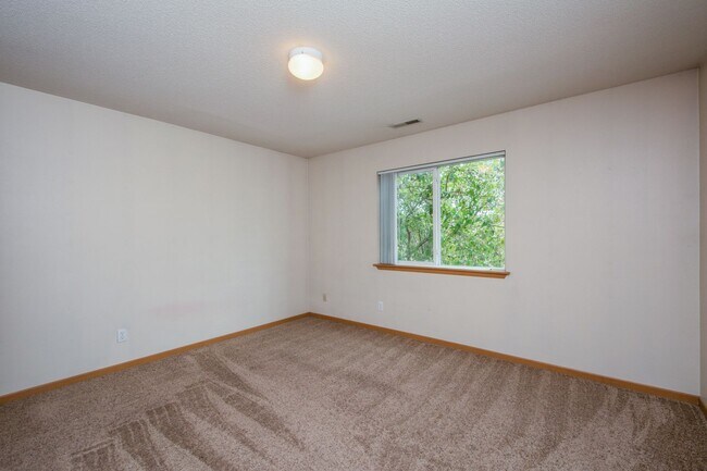 Dormitorio - 802 Dickinson Ave