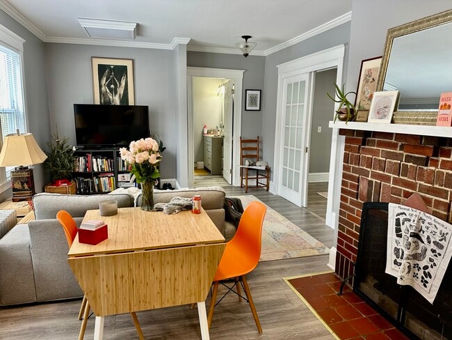 Building Photo - 156 Main St