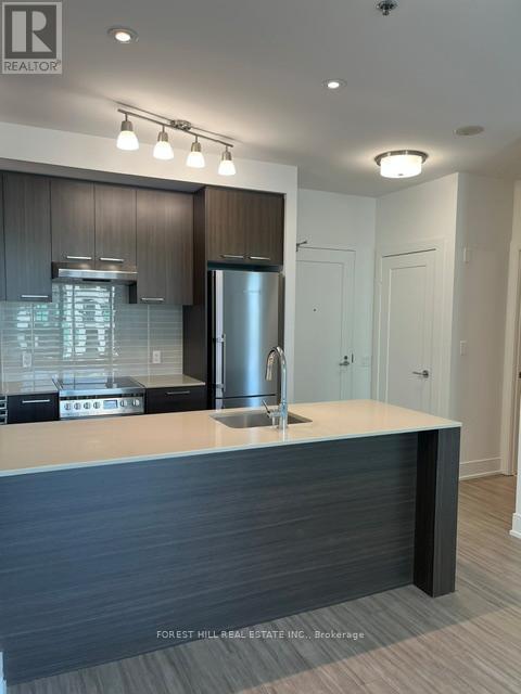 Photo - 310 Tweedsmuir Ave