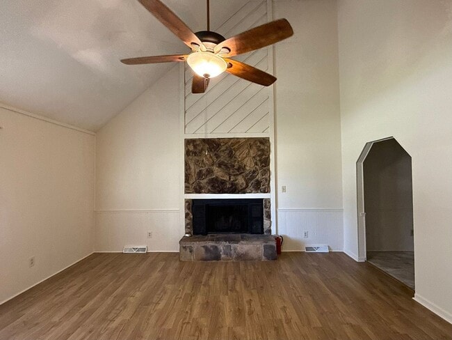 Photo - 2083 Ridgecrest Rd