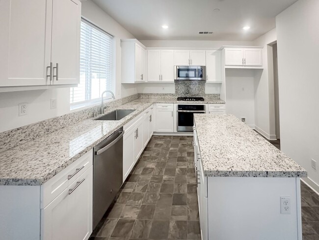 Photo - Beautiful Newer Construction,Townhome, 3 Bedroom / 2 Bathroom Home FOR RENT