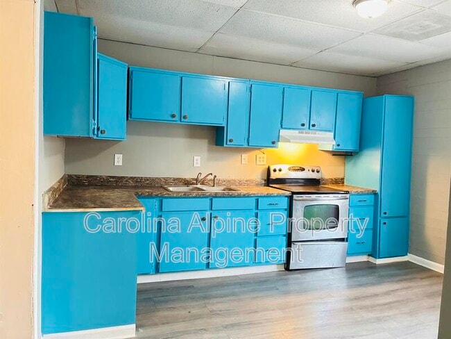 Photo - 401 Gardner St