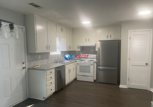 Photo - Renovated apartment part of a 4-plex in Sn... Unit 2605 Parkside Way