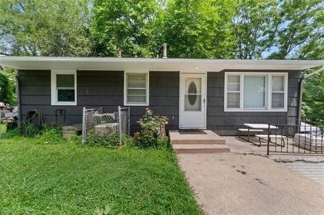 Photo - 2204 S Cedar Ave