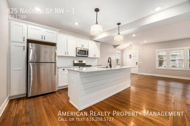 Photo - 825 Nagold St NW
