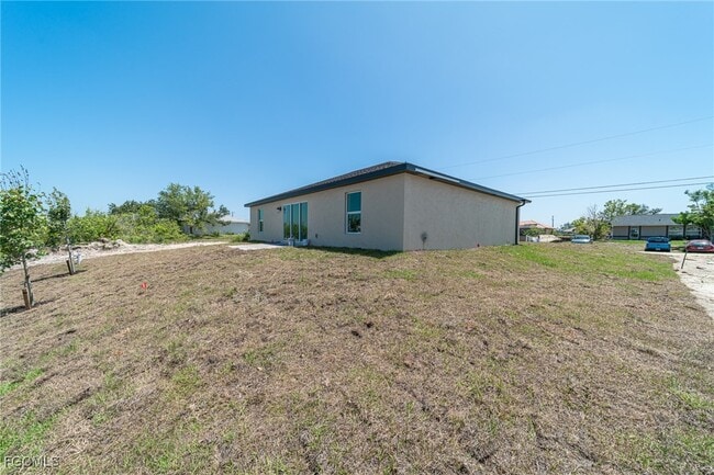 Building Photo - 2122 NW 9th Ave