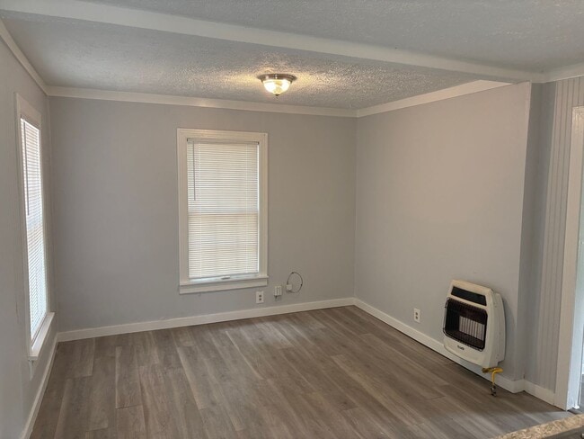 Photo - 726 Whitfield St