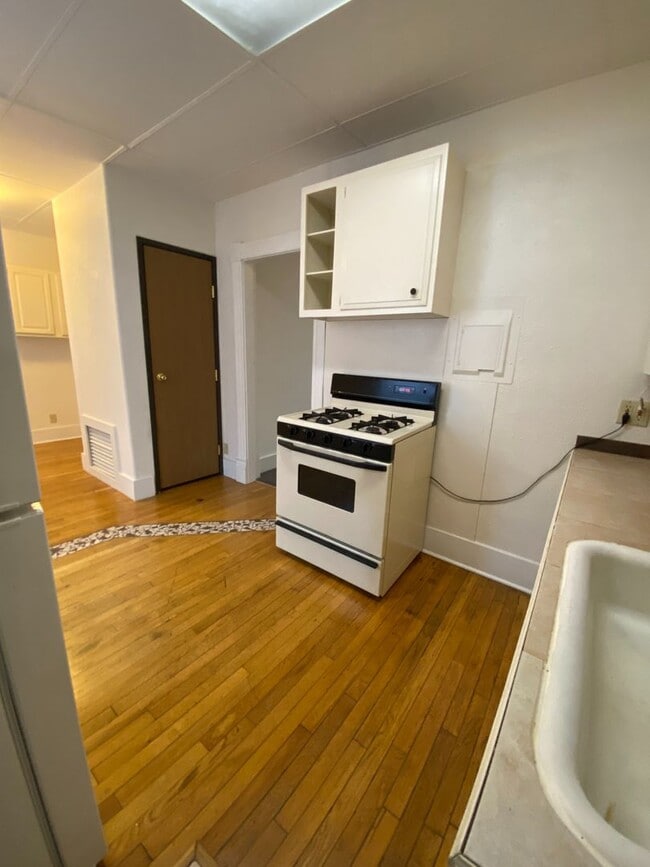 Spacious One Bedroom on the Northside - Spacious One Bedroom on the Northside Apartment Unit 10