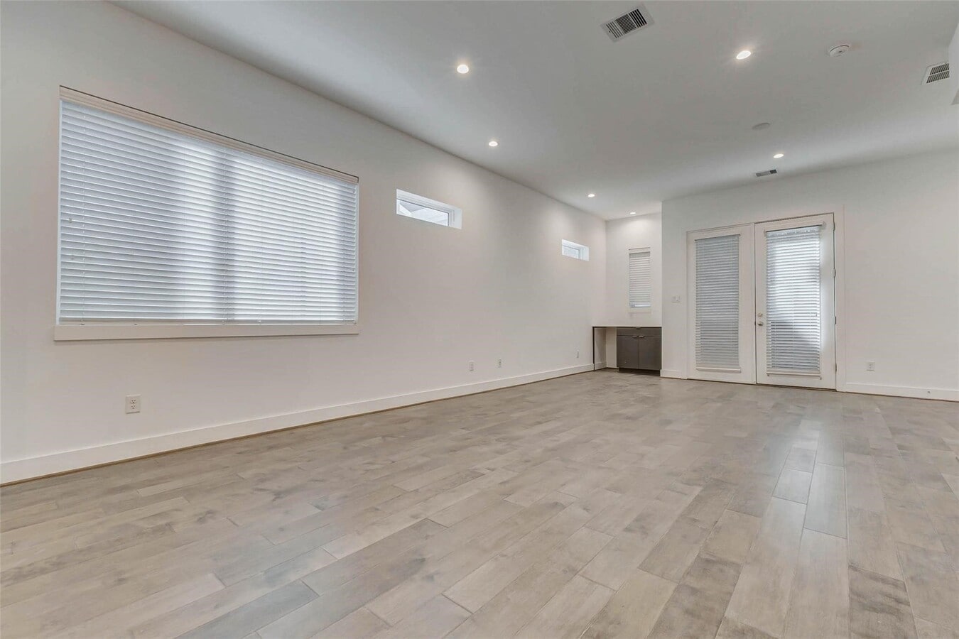 Photo - 5859 Dolores St