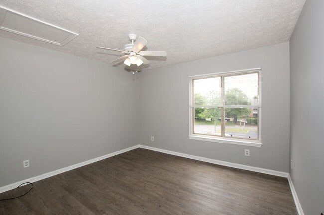 Photo - Awesome 1BR Condo w Amenities, Hampton