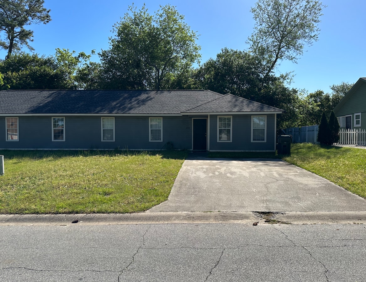 Photo - 642 Maplewood Dr