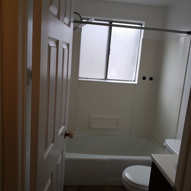 Photo - 1 B/ 1B Pet Friendly Apartment South of BYU Unit 323