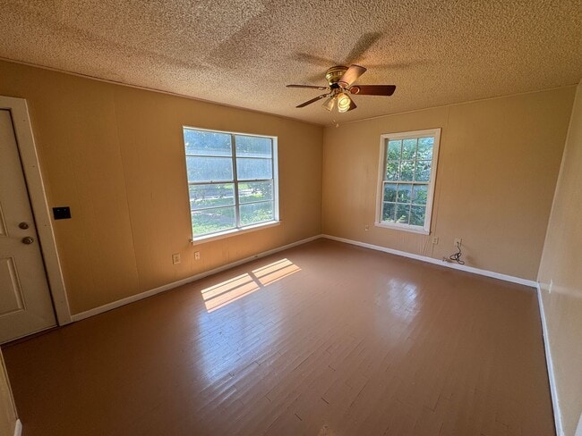 Photo - 1205 E Avenue G