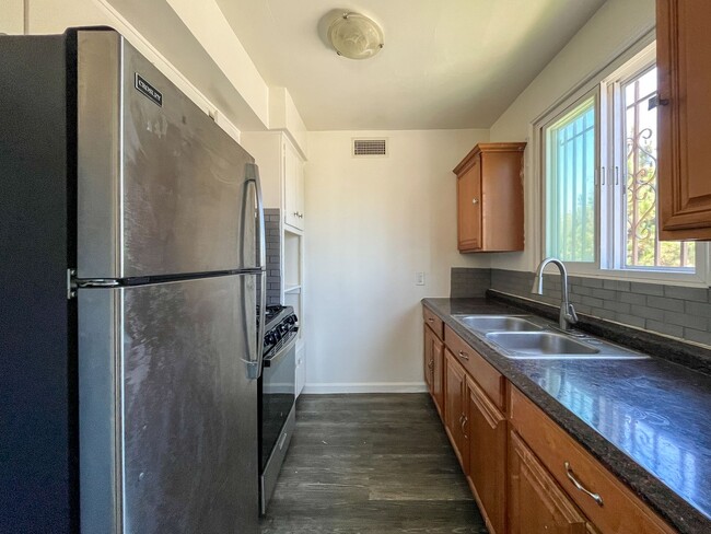 Building Photo - 3401 W 84th Pl Unit 3401 1/2 (Apt 1)
