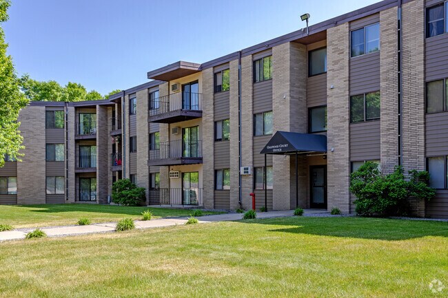 Oakwood Court Apartments