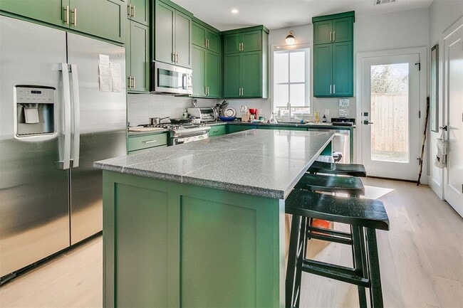 Photo - 1056 Hangar Dr