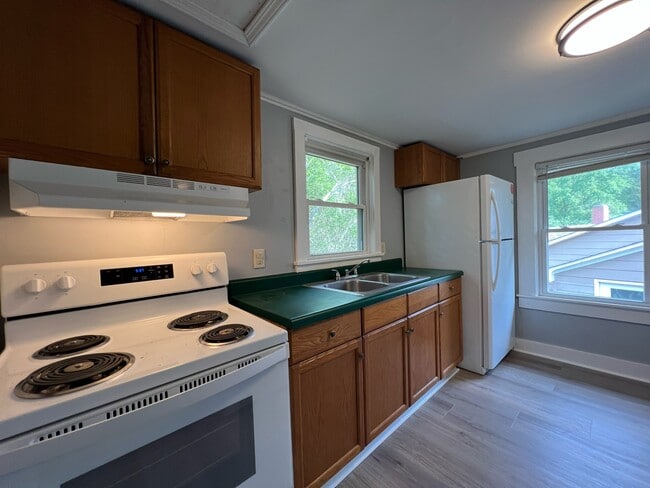 Photo - 227 Maple St