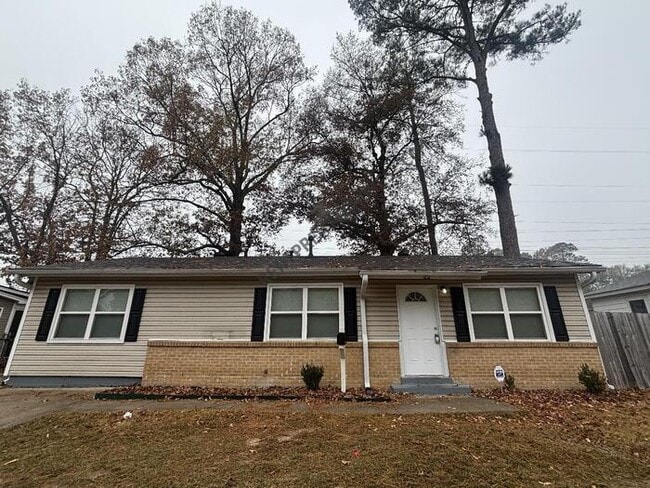 Building Photo - 22 Evergreen Dr