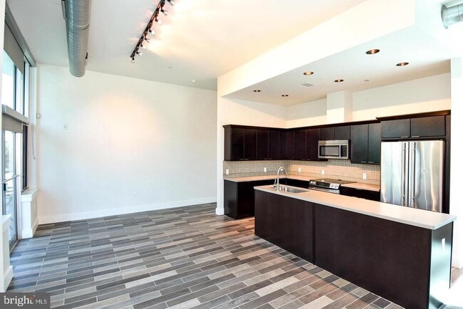 Photo - 7809 Woodmont Ave Unidad 3A