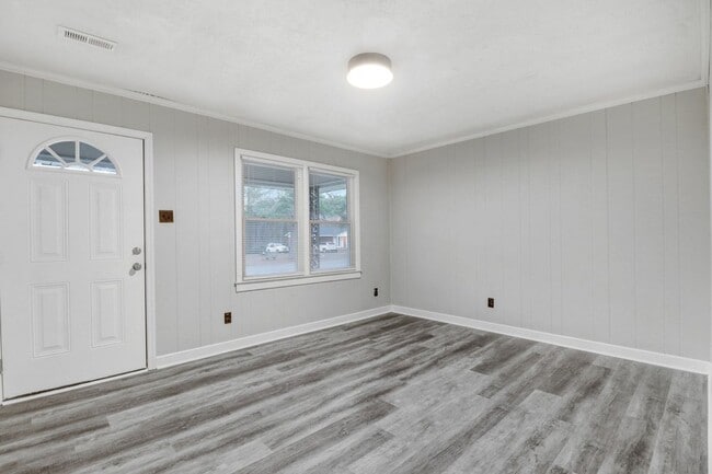 Photo - MOVE-IN READY! 3 BR, 1 BA Brick Ranch *EXCELLENT Wayne Mem. Drive Location!*