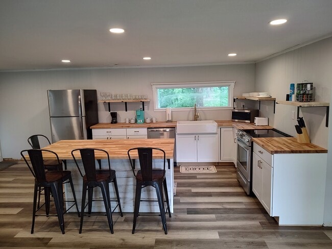 Photo - 1684 Rockford Creek Rd House