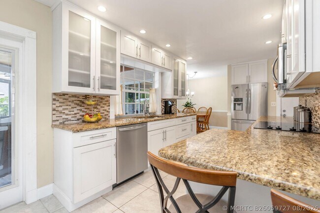 Photo - 502 Oak Terrace