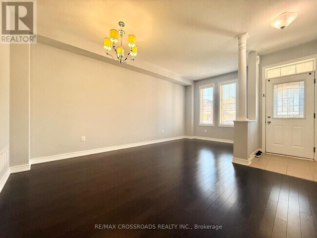 Photo - 205 Laker Ct