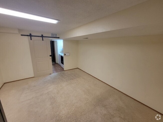 Building Photo - 3449 Queen Anne Way Rental
