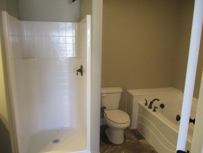 Photo - 3 Bed - 2.5 bath Town home in the heart of Cedar City!