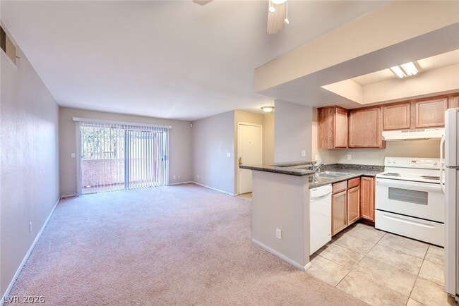 Photo - 1455 E Katie Ave Unidad C21