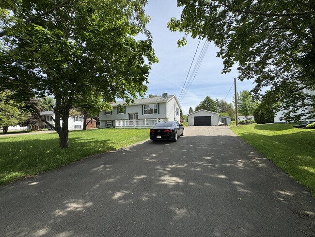 Photo - 4619 Rue Principale Unit Upstairs