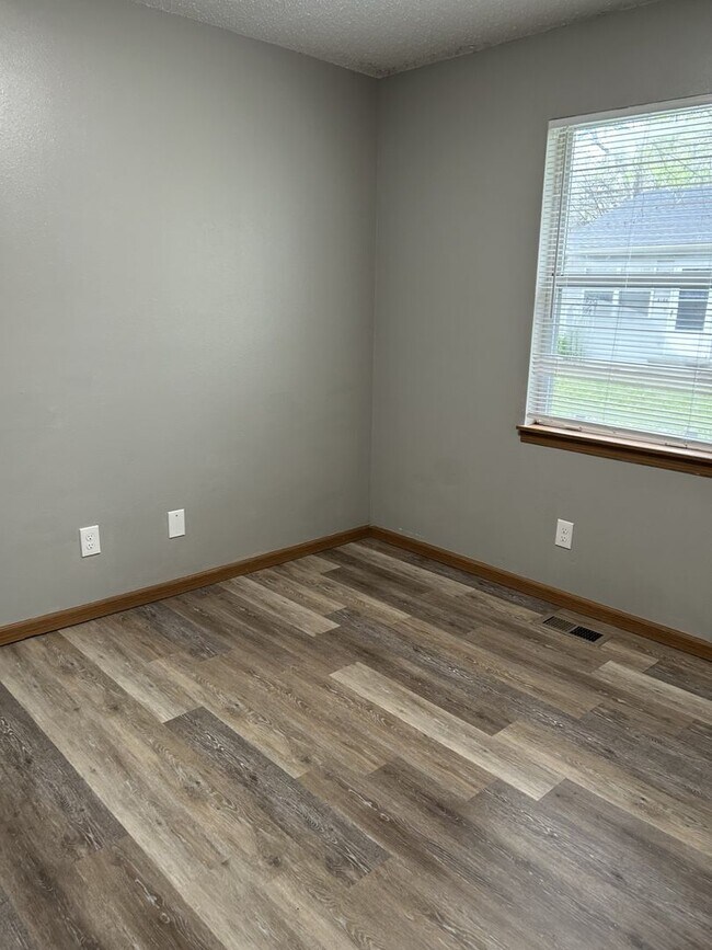 Photo - 812 E Jackson St Unit 812 E Jackson Apt. B