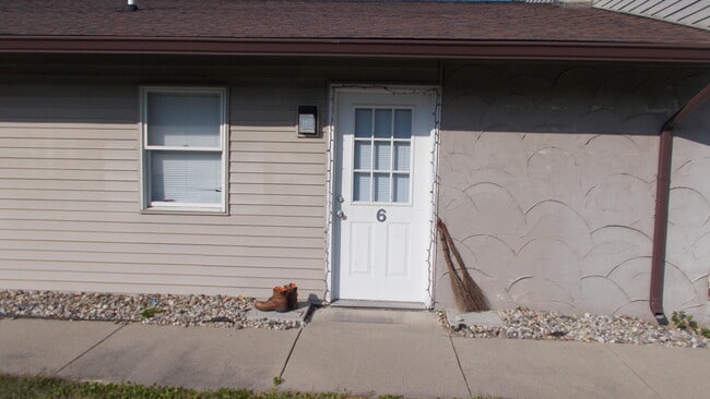 Building Photo - 1279 Saginaw Rd Unit 6