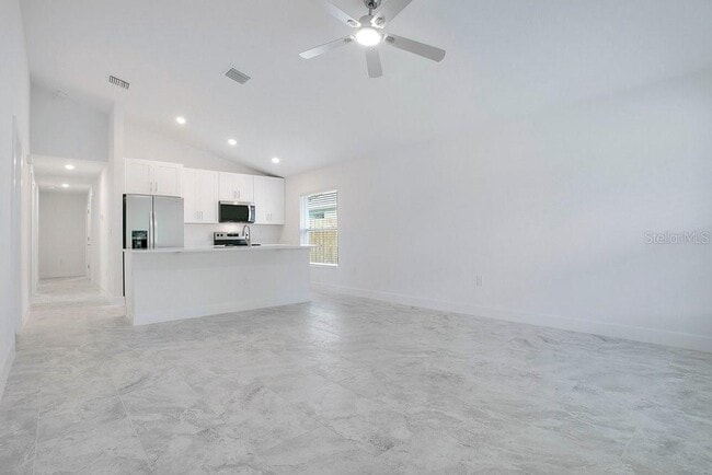 Photo - 865 Dunbar St