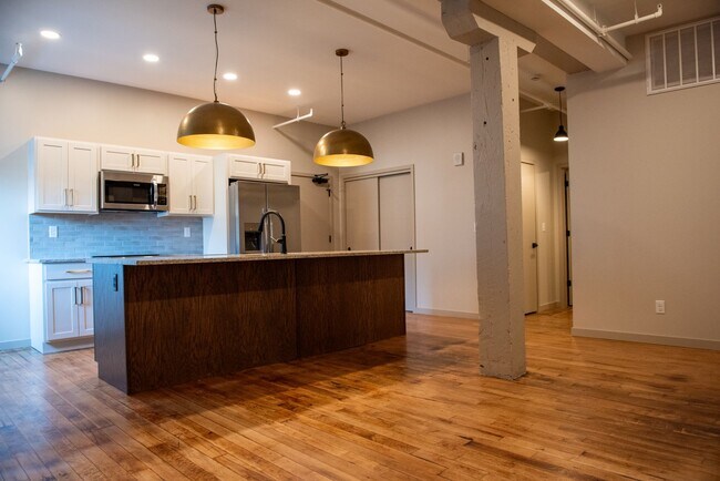 #209/309 Kitchen/Living - View 21