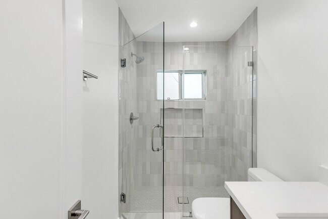 Photo - 921 N Gardner St