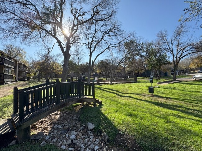 Building Photo - Tramor at Oak Run