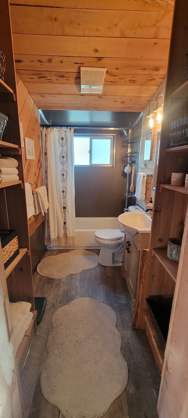 Photo - 1172 Old Town Loop Rd