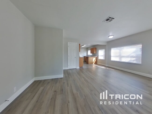 Photo - 904 Bidwell St