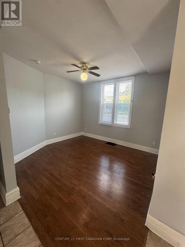 Photo - 28 OXFORD St Unité A