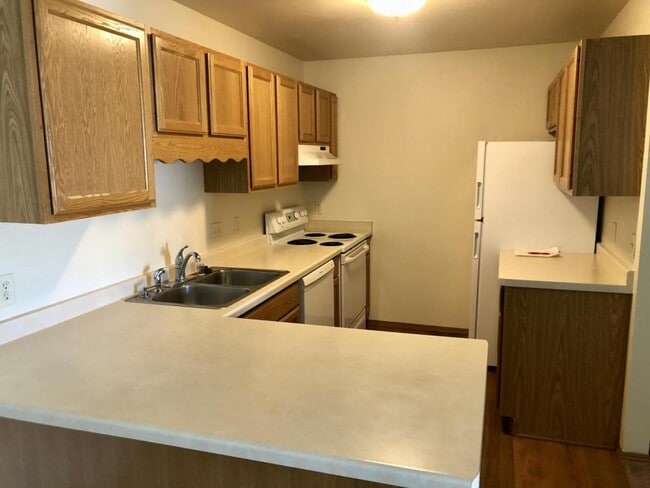 Photo - 451 Linden Dr