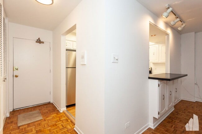 Photo - 4334 N Clarendon Ave