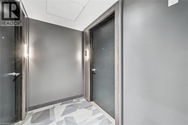 Photo - 15 Wellington St S Unit 909