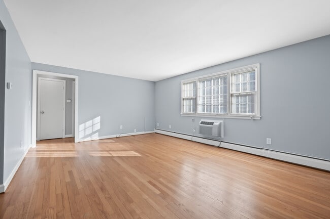 Building Photo - South Park Rental