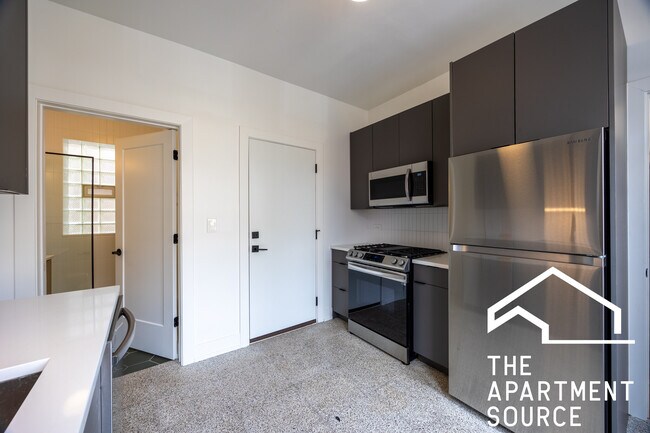 Photo - 3051 W Medill Ave Unit 2B