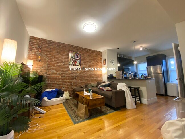 Building Photo - 14 Parker Hill Ave Unit 2