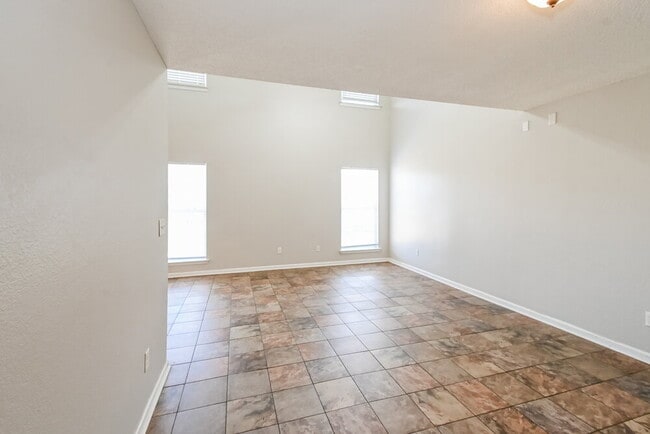 Photo - 7292 Green Ash Dr