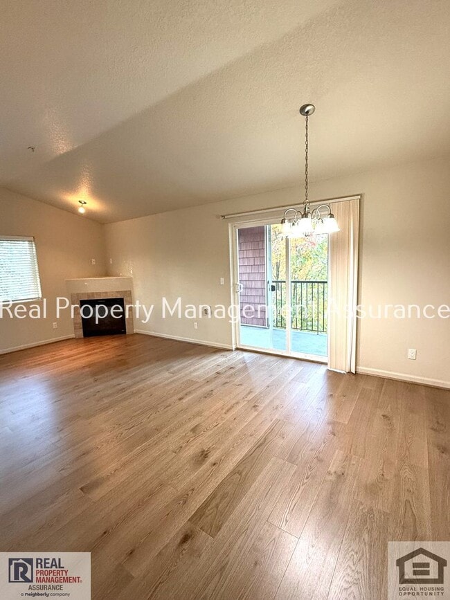 Photo - 10664 NE Holly St