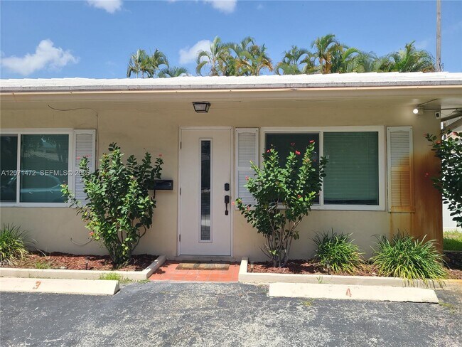 Building Photo - 633 NE 16th Ave Unit 3
