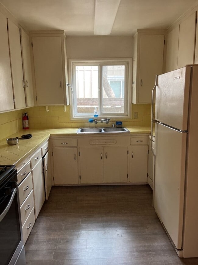 Photo - Great 5 bedroom house with large yard a block from campus available for September move in!